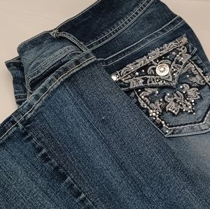 Juniors' Wallflower Luscious Curvy Bling Bootcut Jeans Davina Size 5
